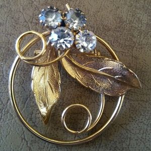 Vintage 1-1/2" round Brooch / Pin